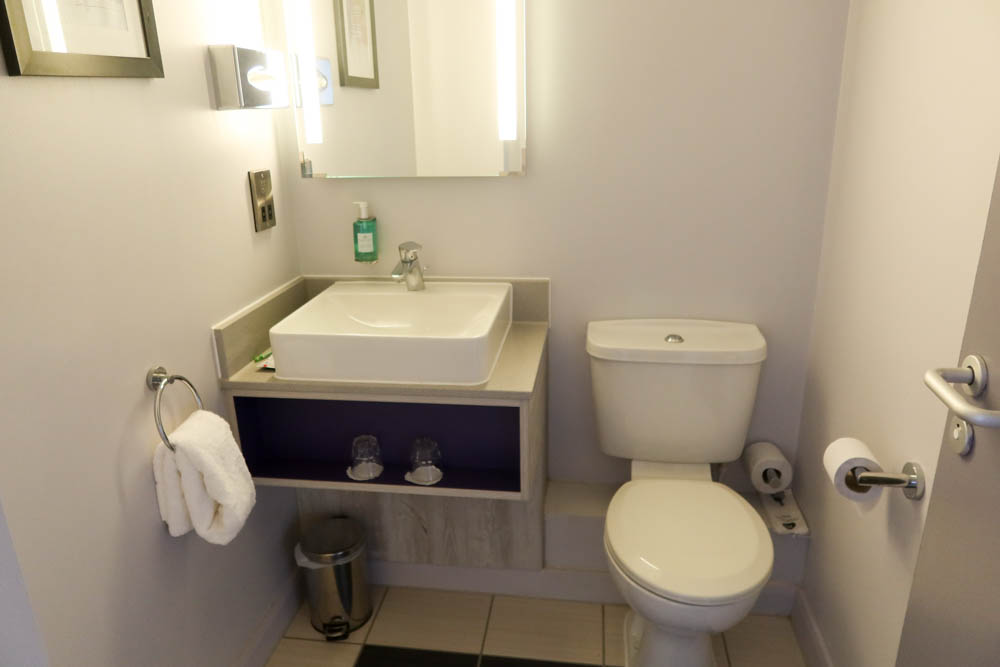 A Jury's Inn Exeter Review featuring the bathroom. It's clean and spacious