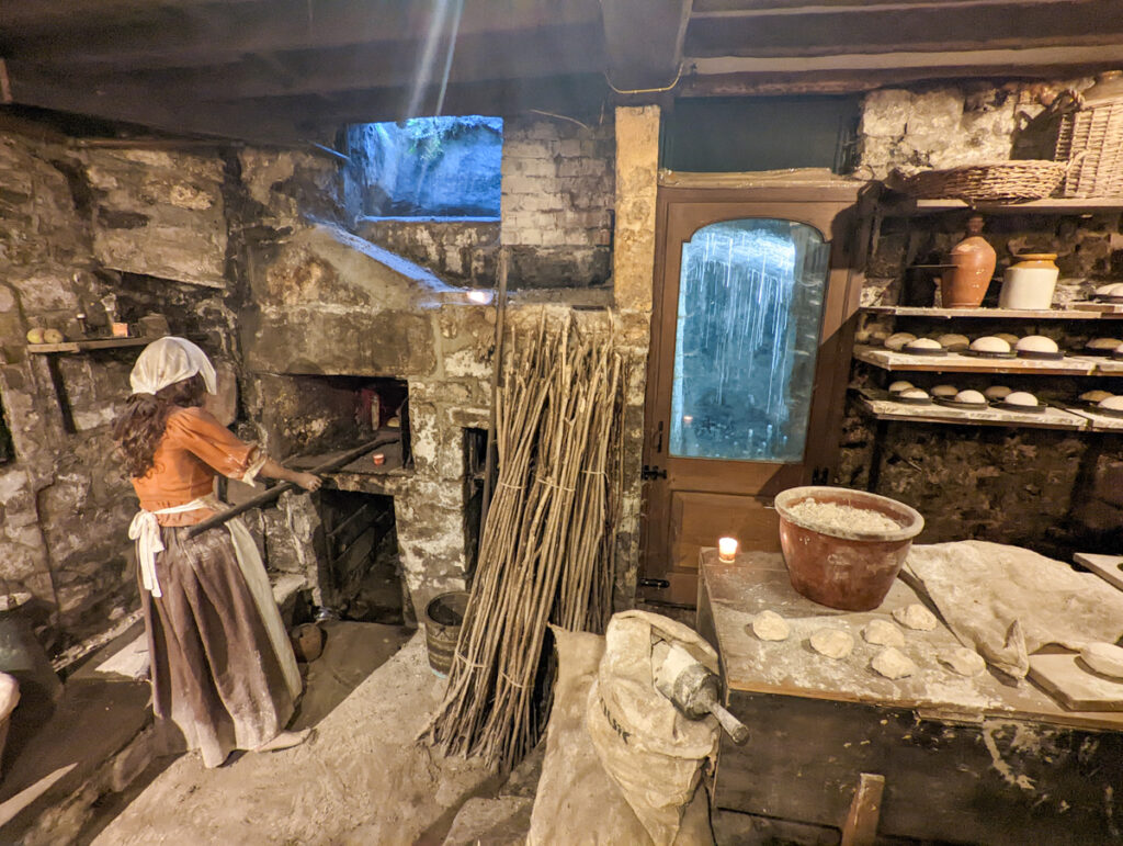 Indoor statues representing how the Bath bun was made