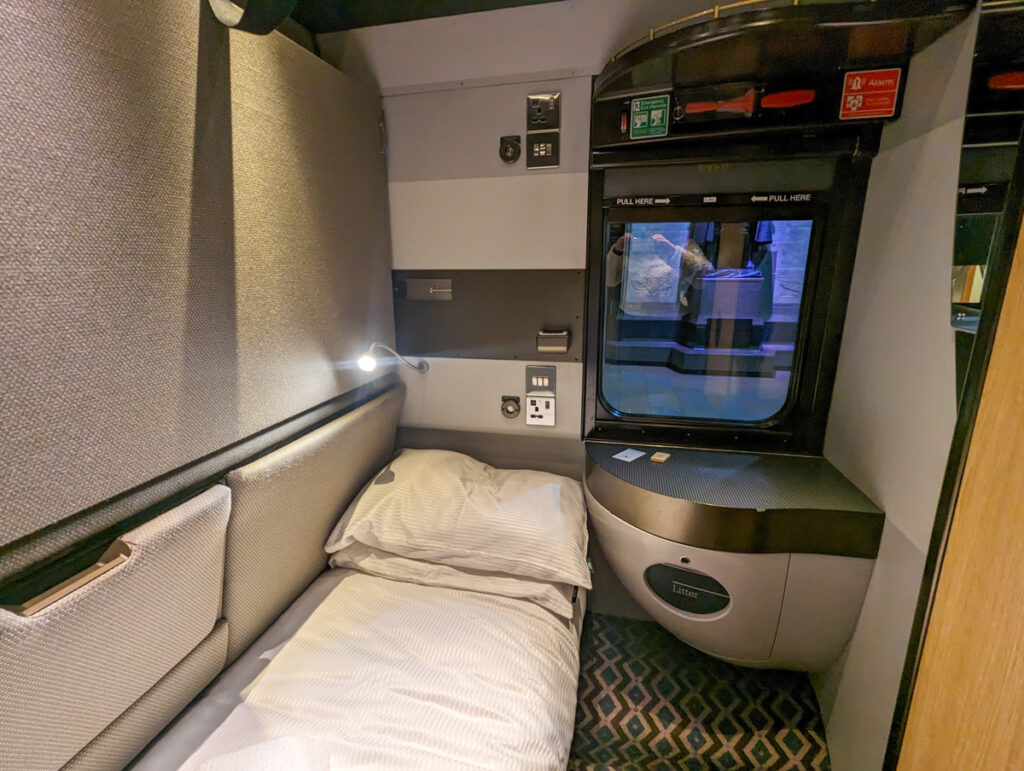 A photo of the cabin of the Night Riviera sleeper service. 