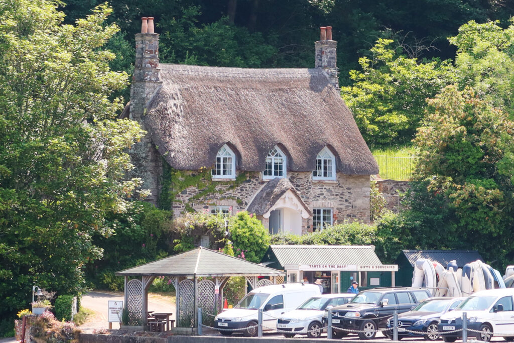 Beautiful thatched roof fairytale cottage on the quay of the River Dart